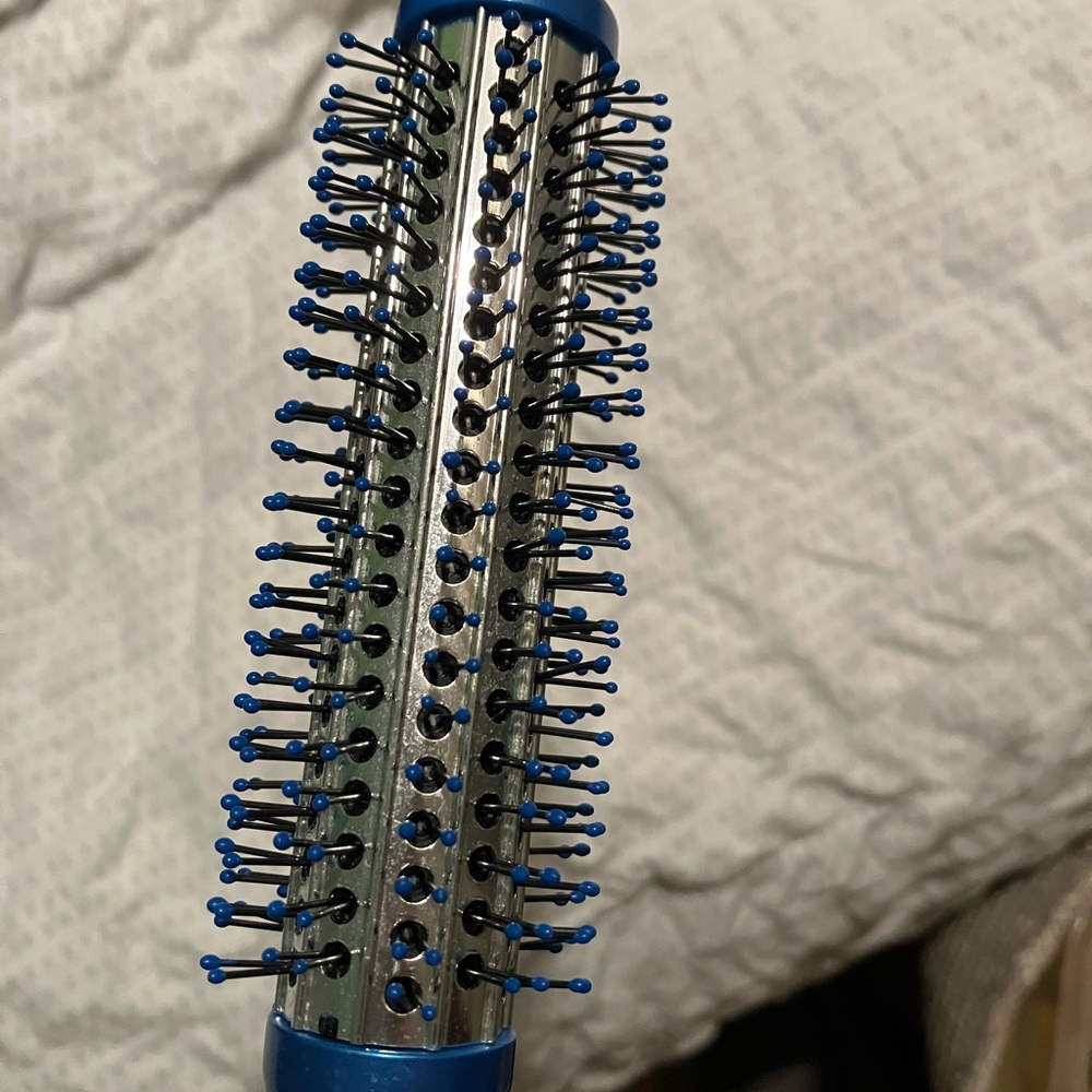 Conair Round Hairbrush - Picture 3 of 3